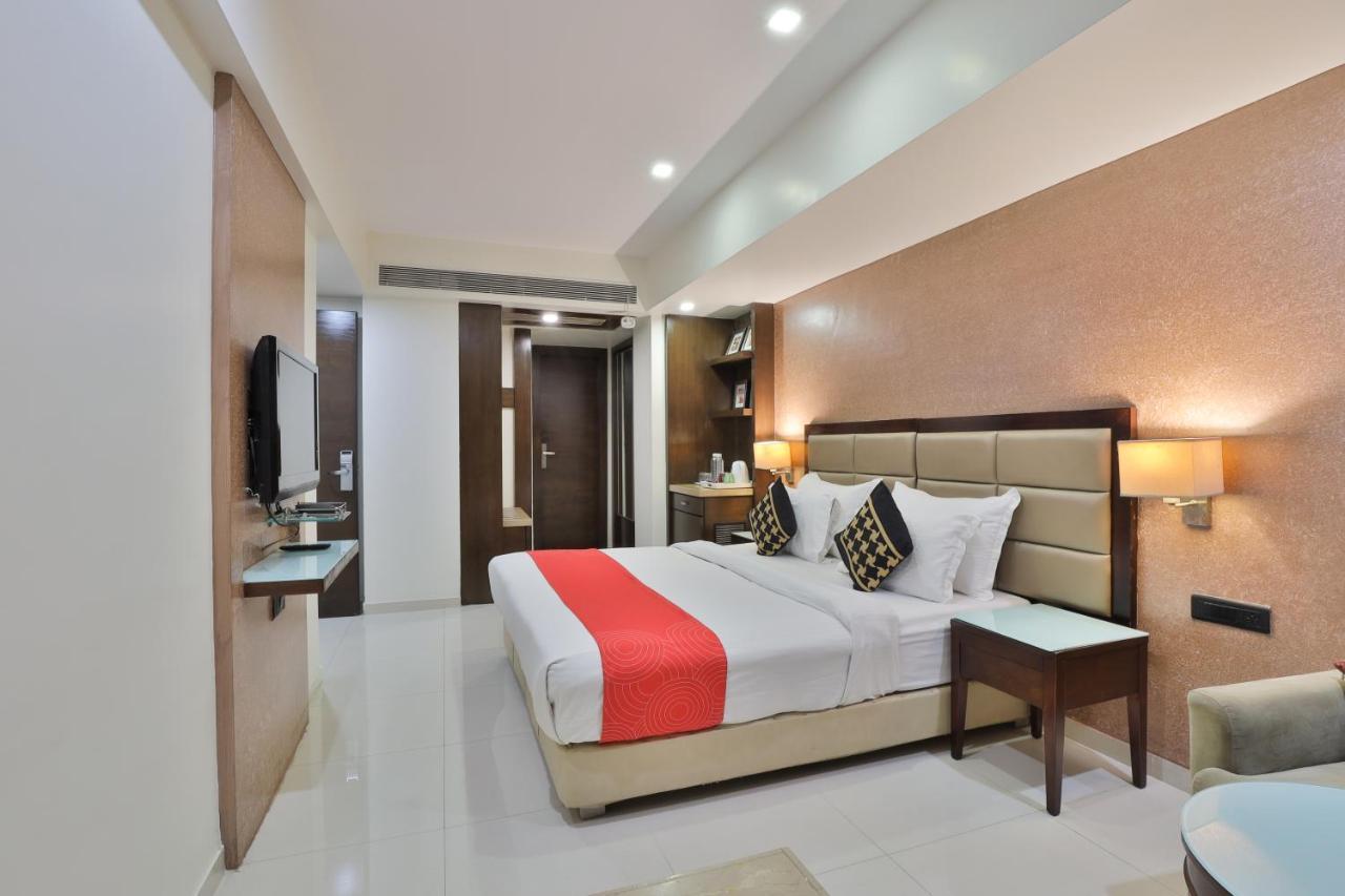 Krios Hotel - Near Sg Highway, Ахмедабад Екстериор снимка