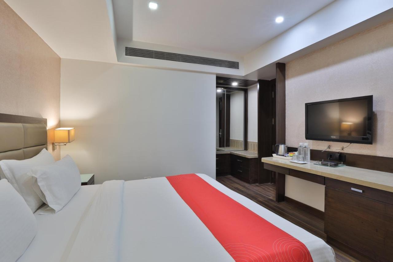 Krios Hotel - Near Sg Highway, Ахмедабад Екстериор снимка