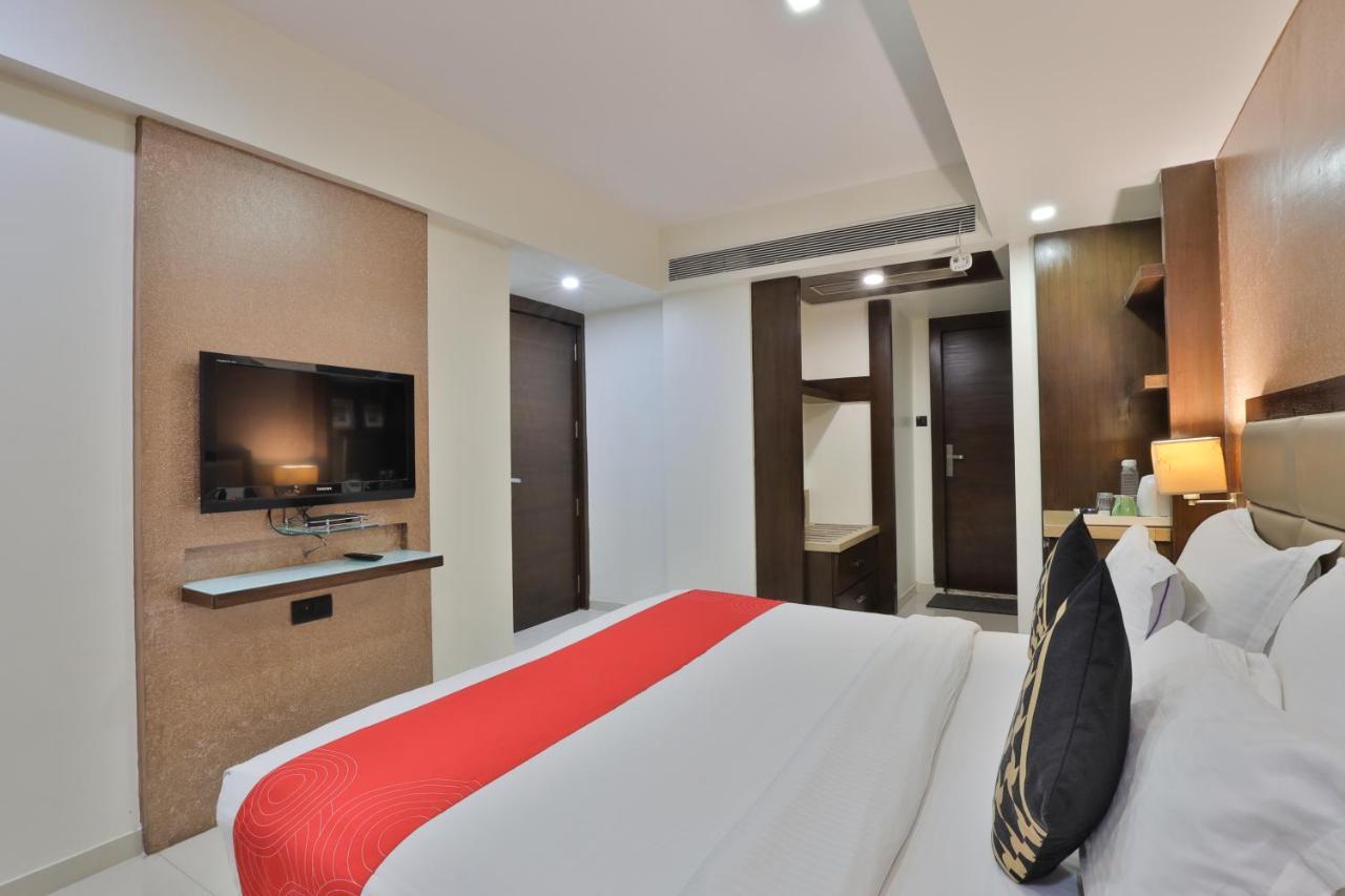 Krios Hotel - Near Sg Highway, Ахмедабад Екстериор снимка