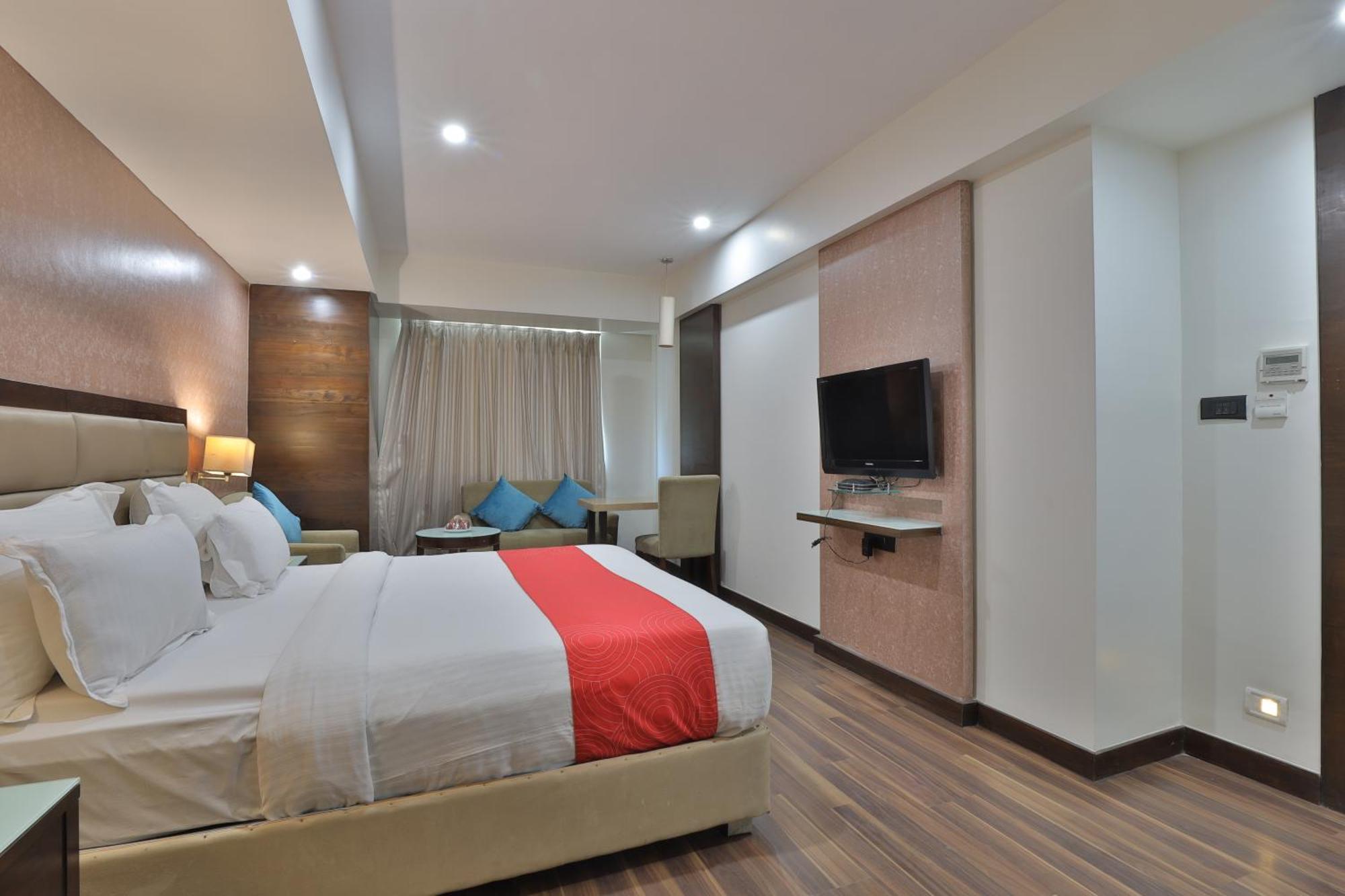 Krios Hotel - Near Sg Highway, Ахмедабад Екстериор снимка