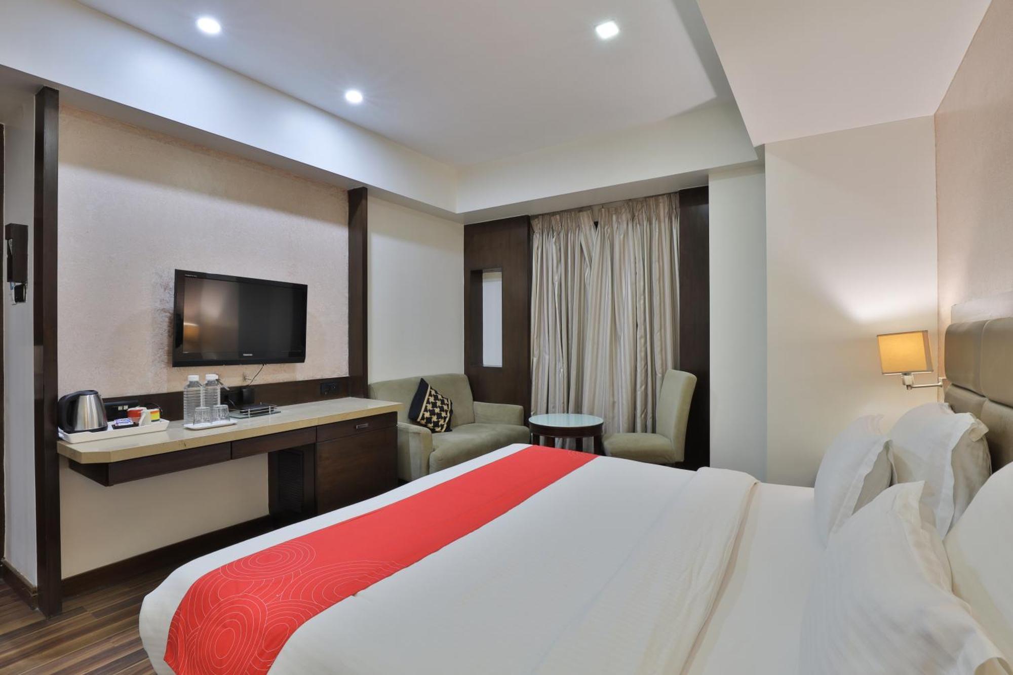 Krios Hotel - Near Sg Highway, Ахмедабад Екстериор снимка