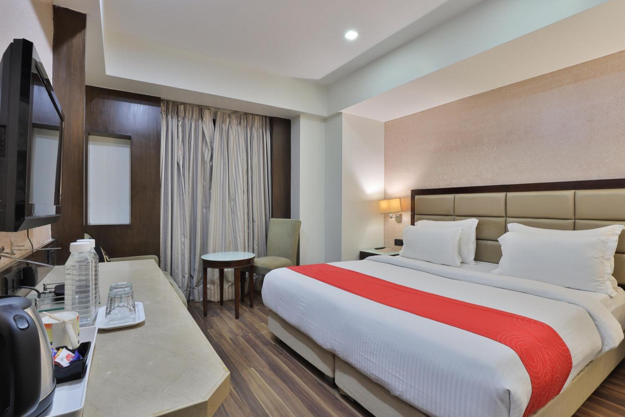 Krios Hotel - Near Sg Highway, Ахмедабад Екстериор снимка