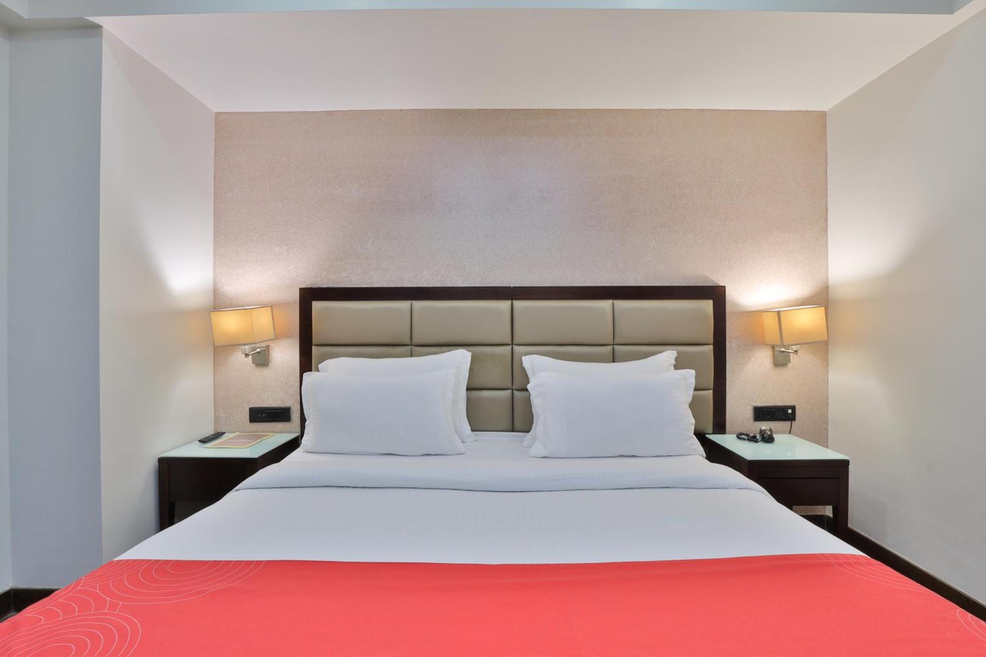 Krios Hotel - Near Sg Highway, Ахмедабад Екстериор снимка