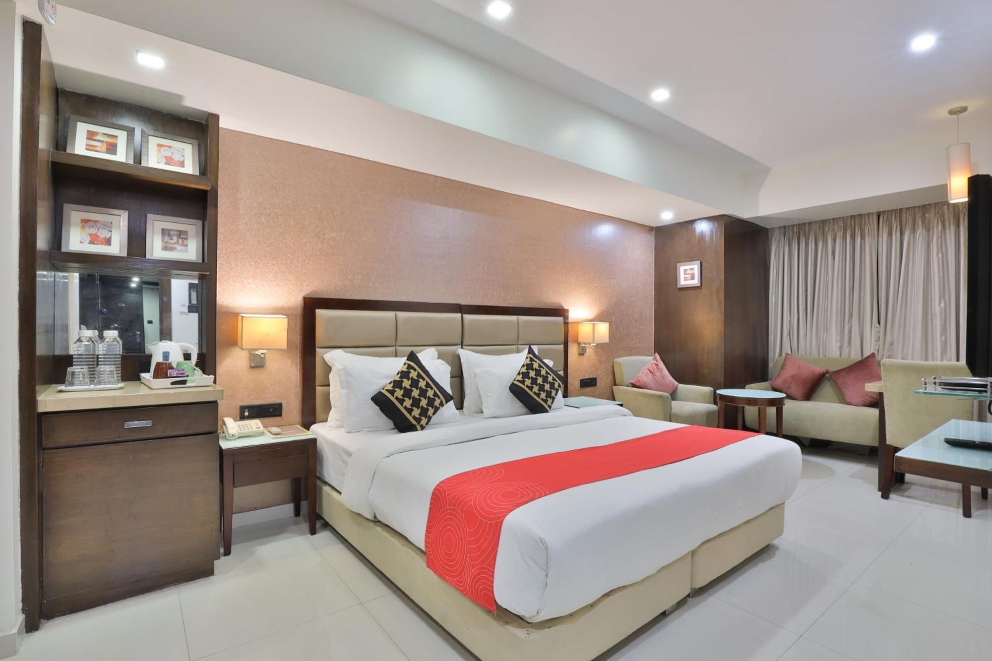 Krios Hotel - Near Sg Highway, Ахмедабад Екстериор снимка